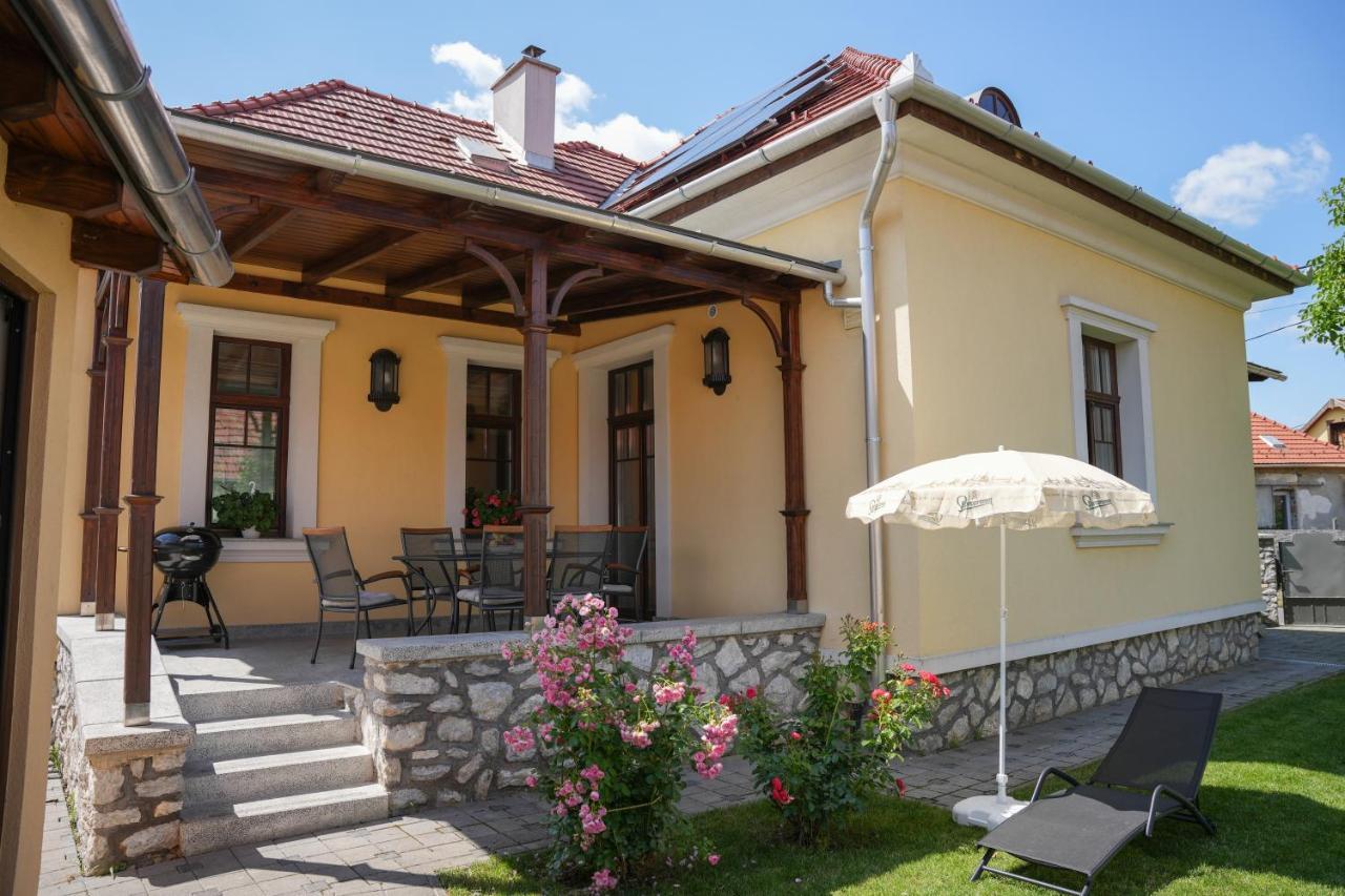 Varkert Deluxe Apartmanhaz Miskolc Exterior photo
