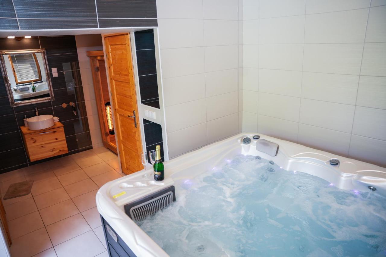 Varkert Deluxe Apartmanhaz Miskolc Exterior photo