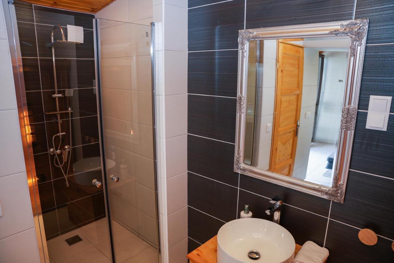 Varkert Deluxe Apartmanhaz Miskolc Exterior photo