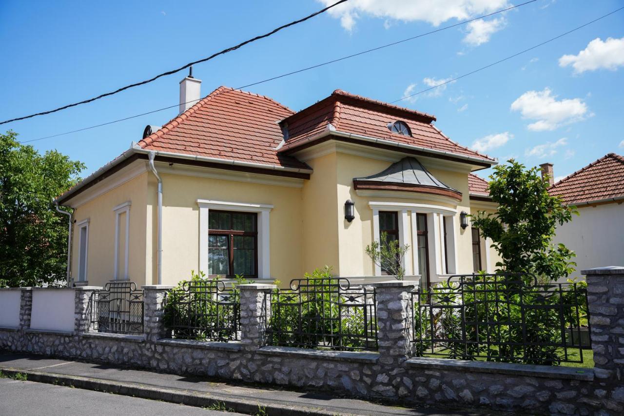 Varkert Deluxe Apartmanhaz Miskolc Exterior photo