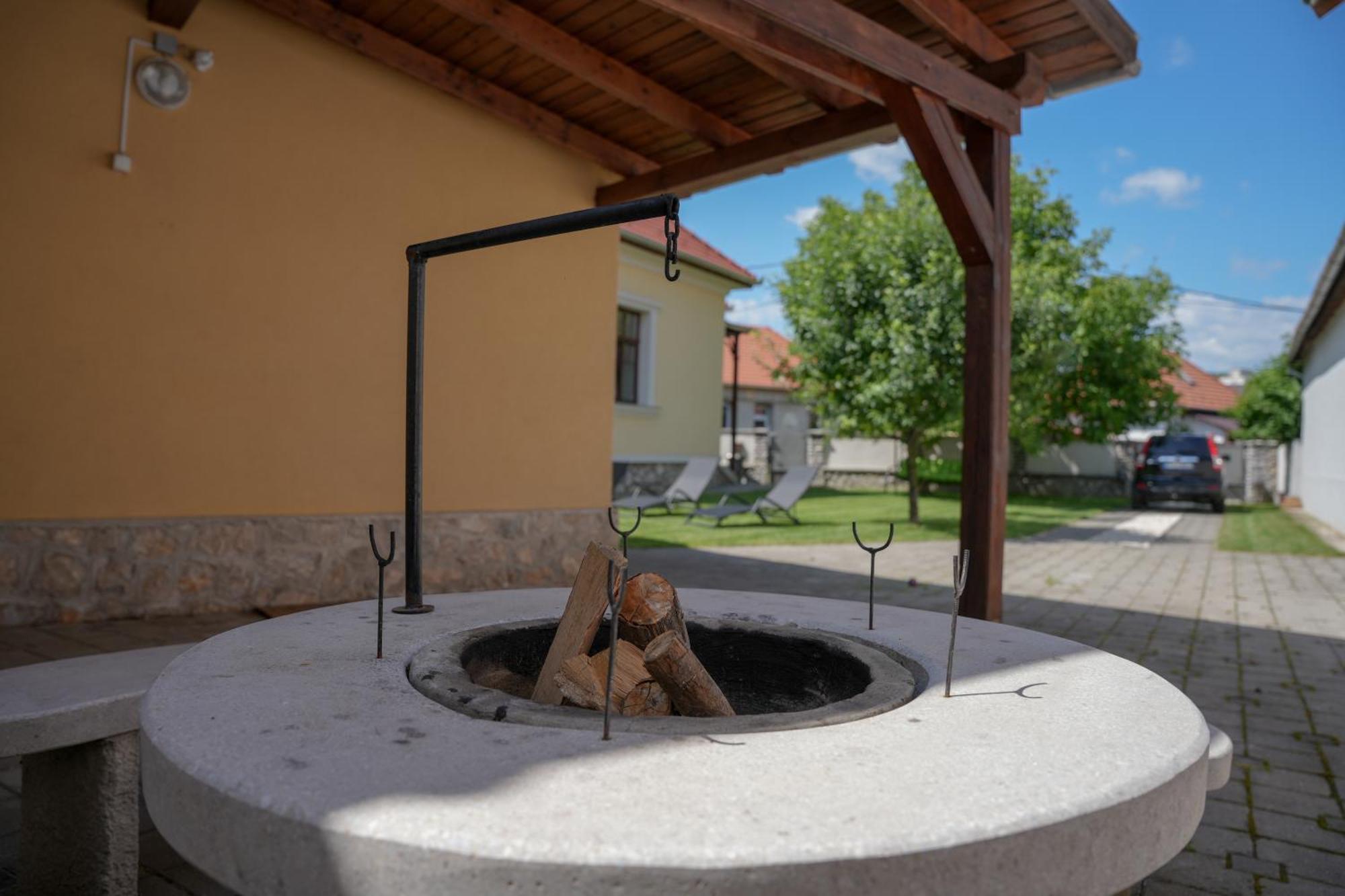 Varkert Deluxe Apartmanhaz Miskolc Exterior photo