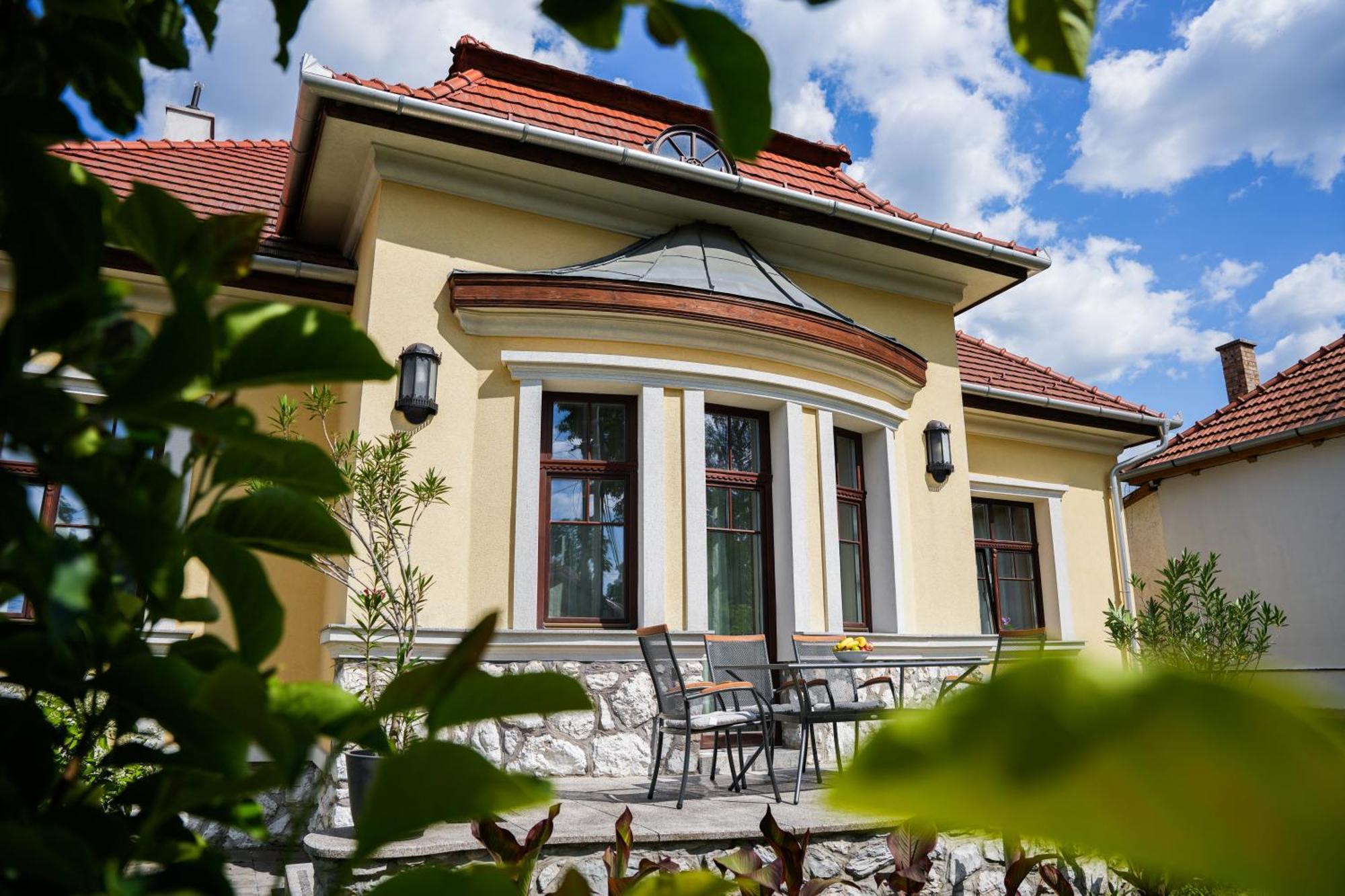 Varkert Deluxe Apartmanhaz Miskolc Exterior photo