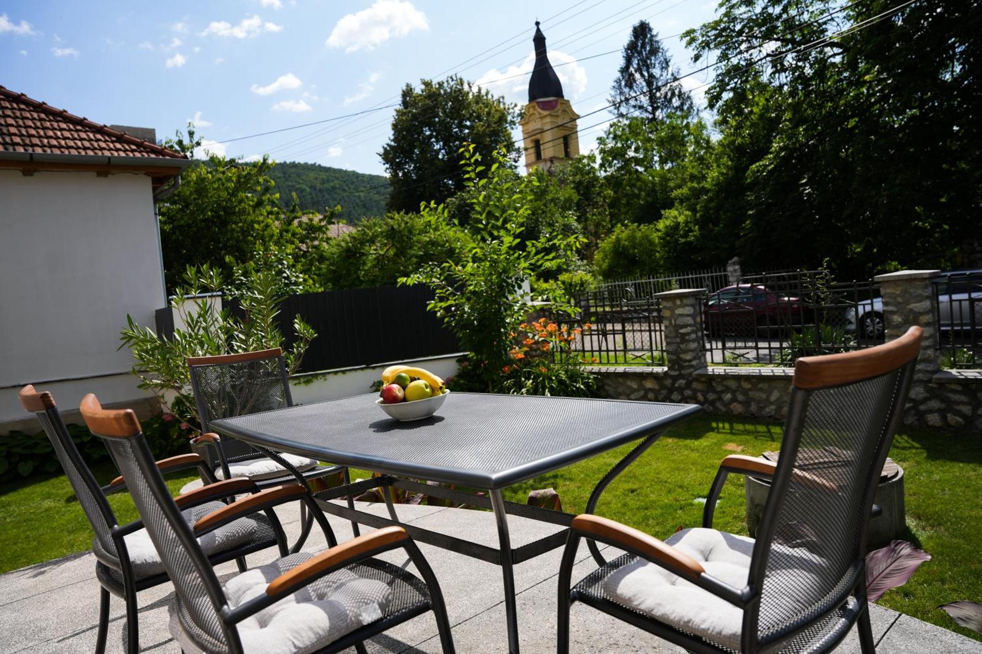 Varkert Deluxe Apartmanhaz Miskolc Exterior photo