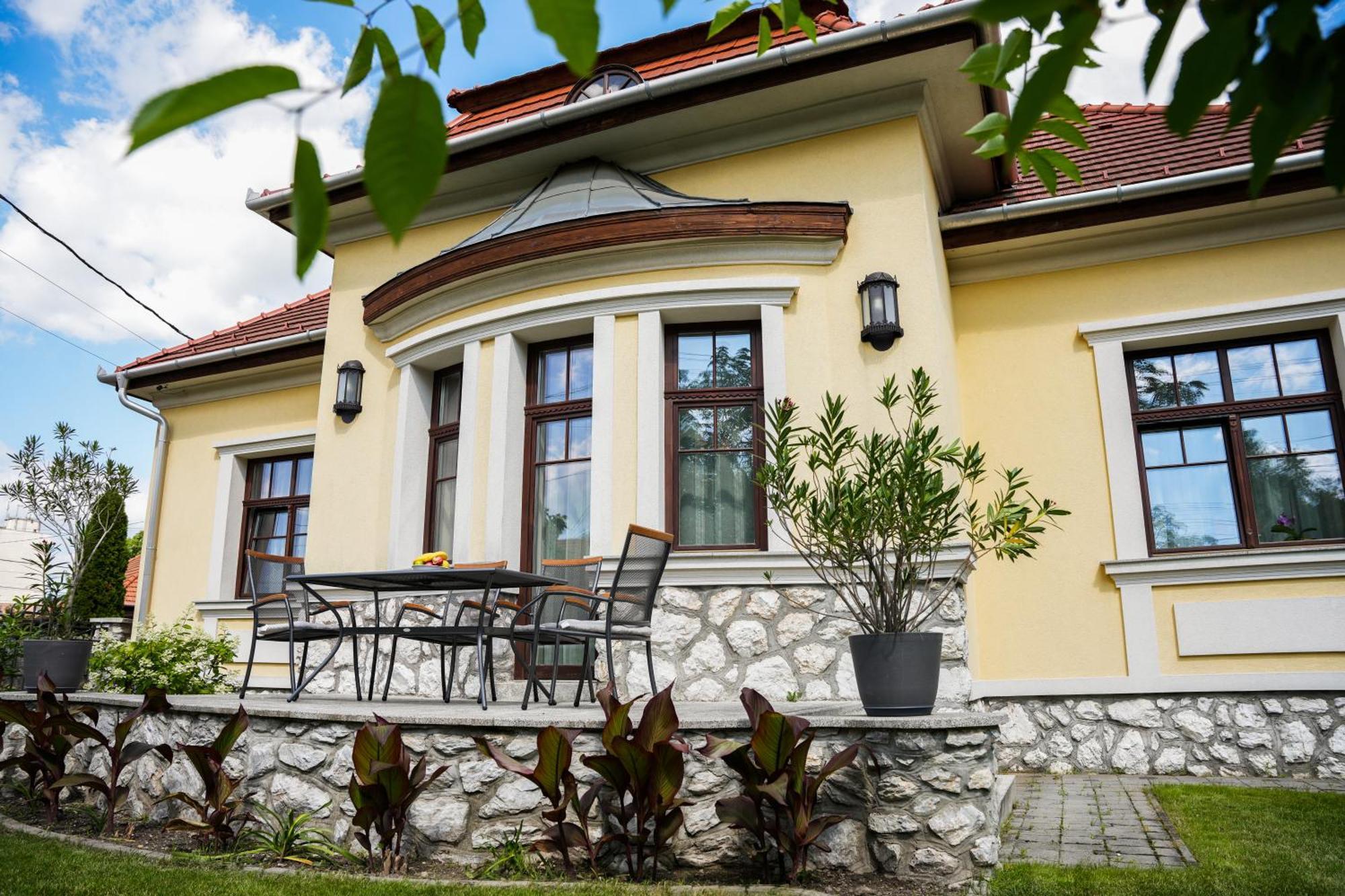 Varkert Deluxe Apartmanhaz Miskolc Exterior photo