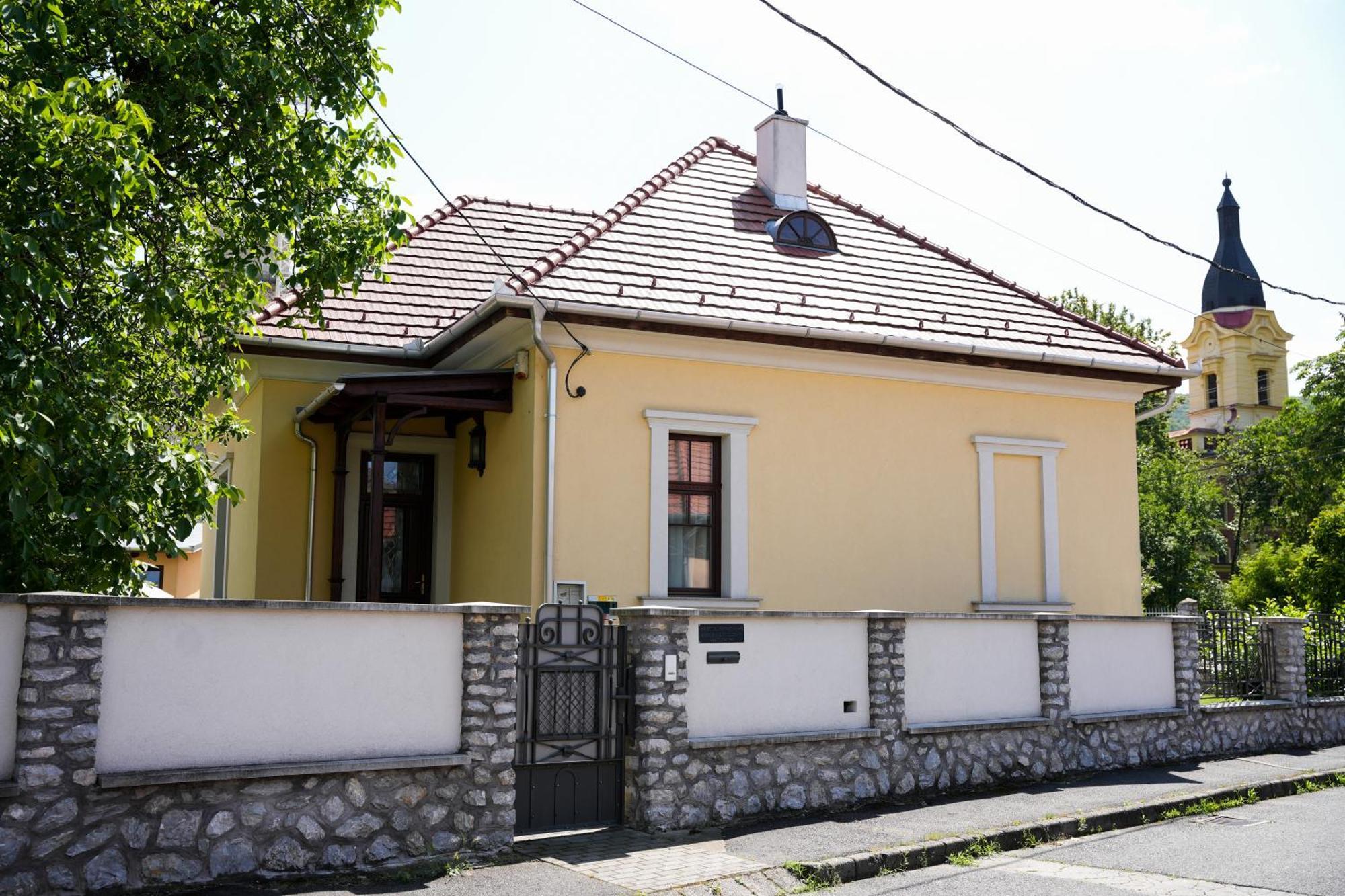 Varkert Deluxe Apartmanhaz Miskolc Exterior photo